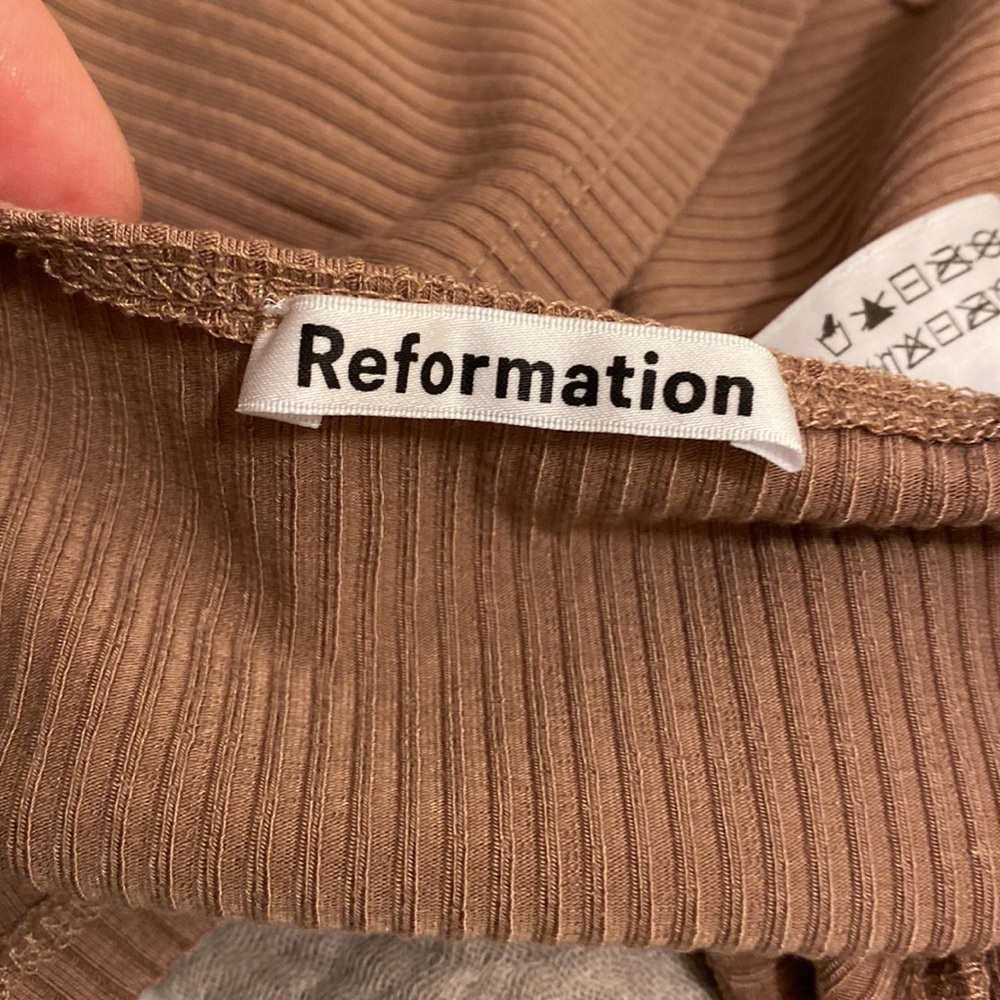 Reformation Ribbed Square-Neck Crop Tank in Warm Brown. Size XS - Picture 5 of 7